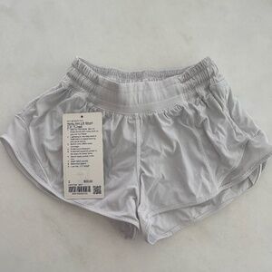 Lululemon Hot Hot LR Short 2.5" *Lined in White size 2